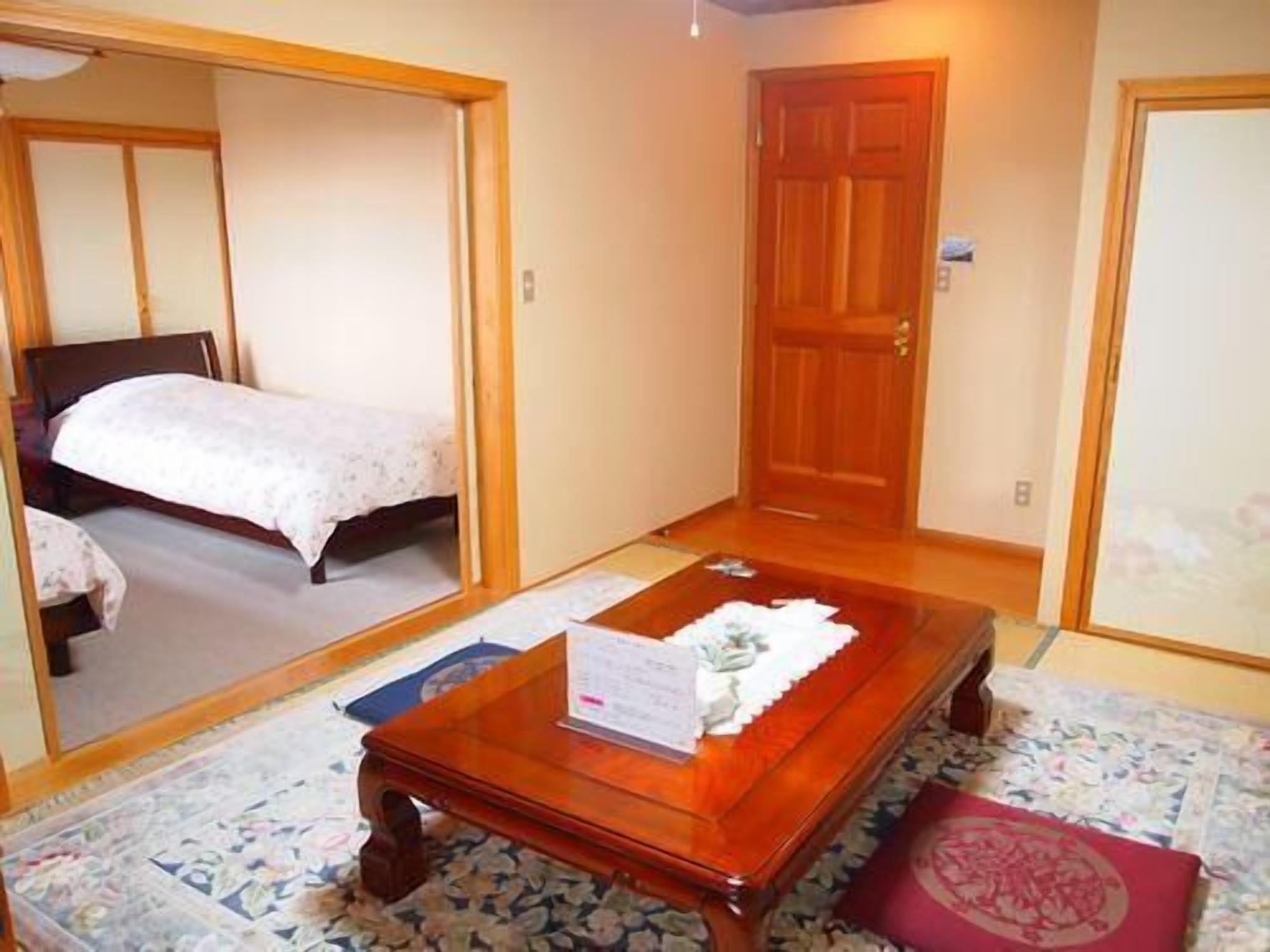 Petit Hotel Corinthian Rebun Exterior photo